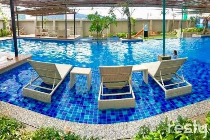 Horizon 101 A4 Near Robinson Mall Free Pool Wifi Cebu Exterior photo