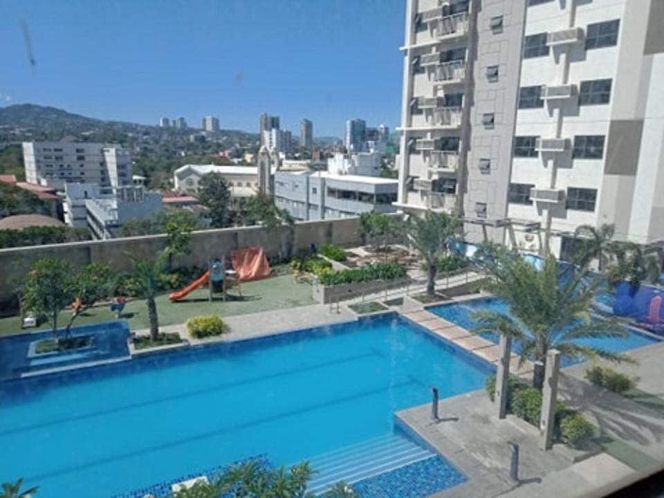 Horizon 101 A4 Near Robinson Mall Free Pool Wifi Cebu Exterior photo